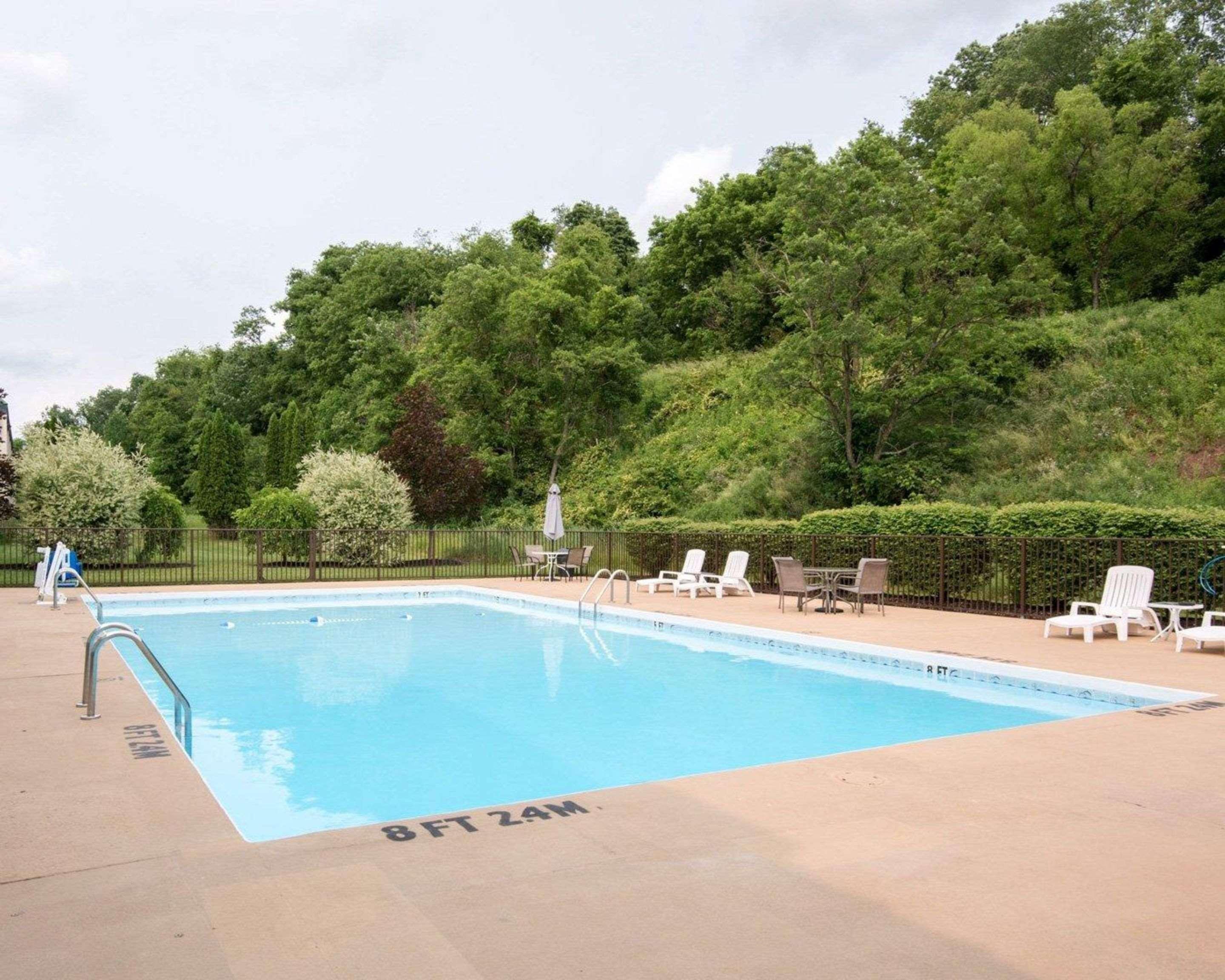 Clarion Inn Fairmont Luaran gambar