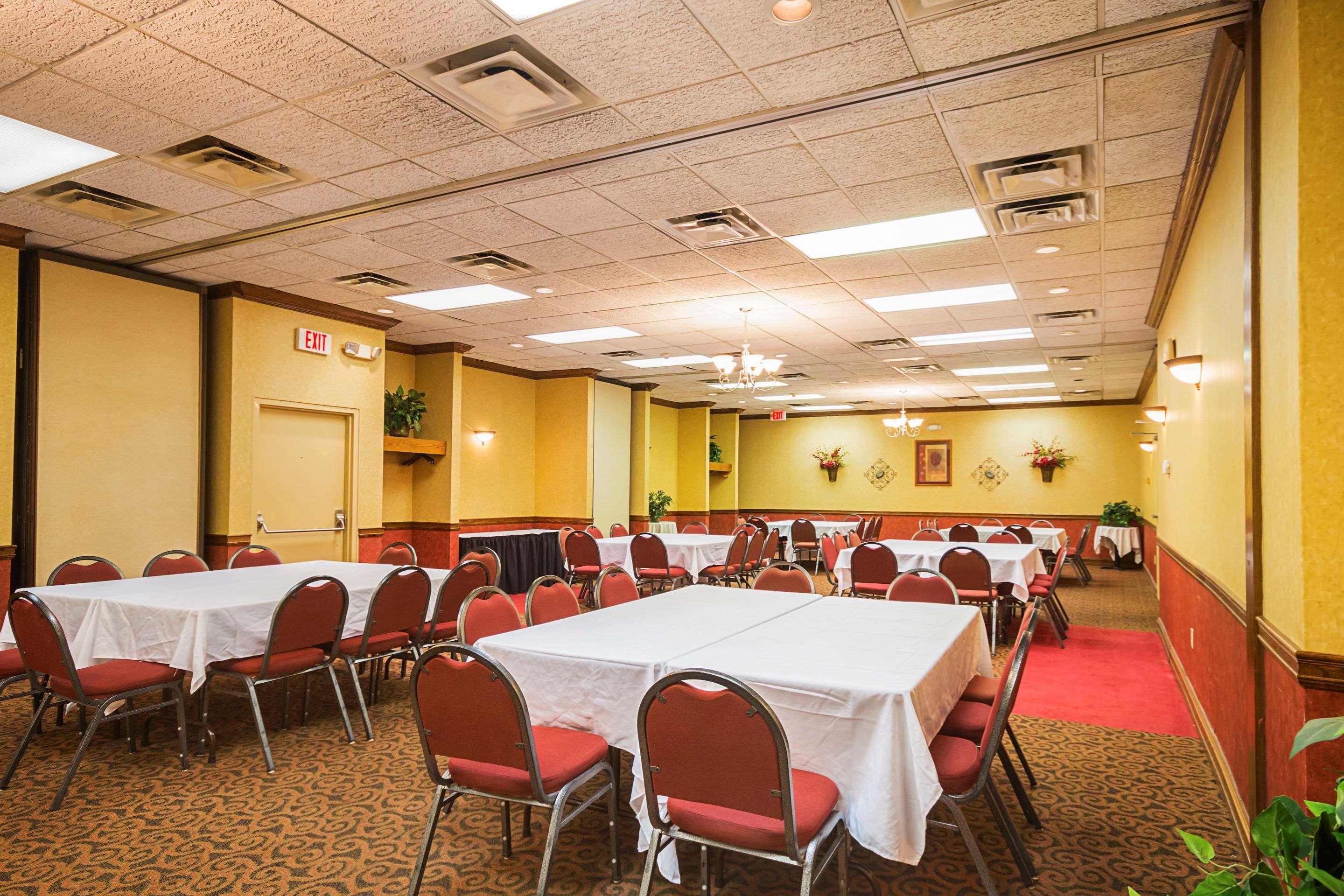 Clarion Inn Fairmont Luaran gambar
