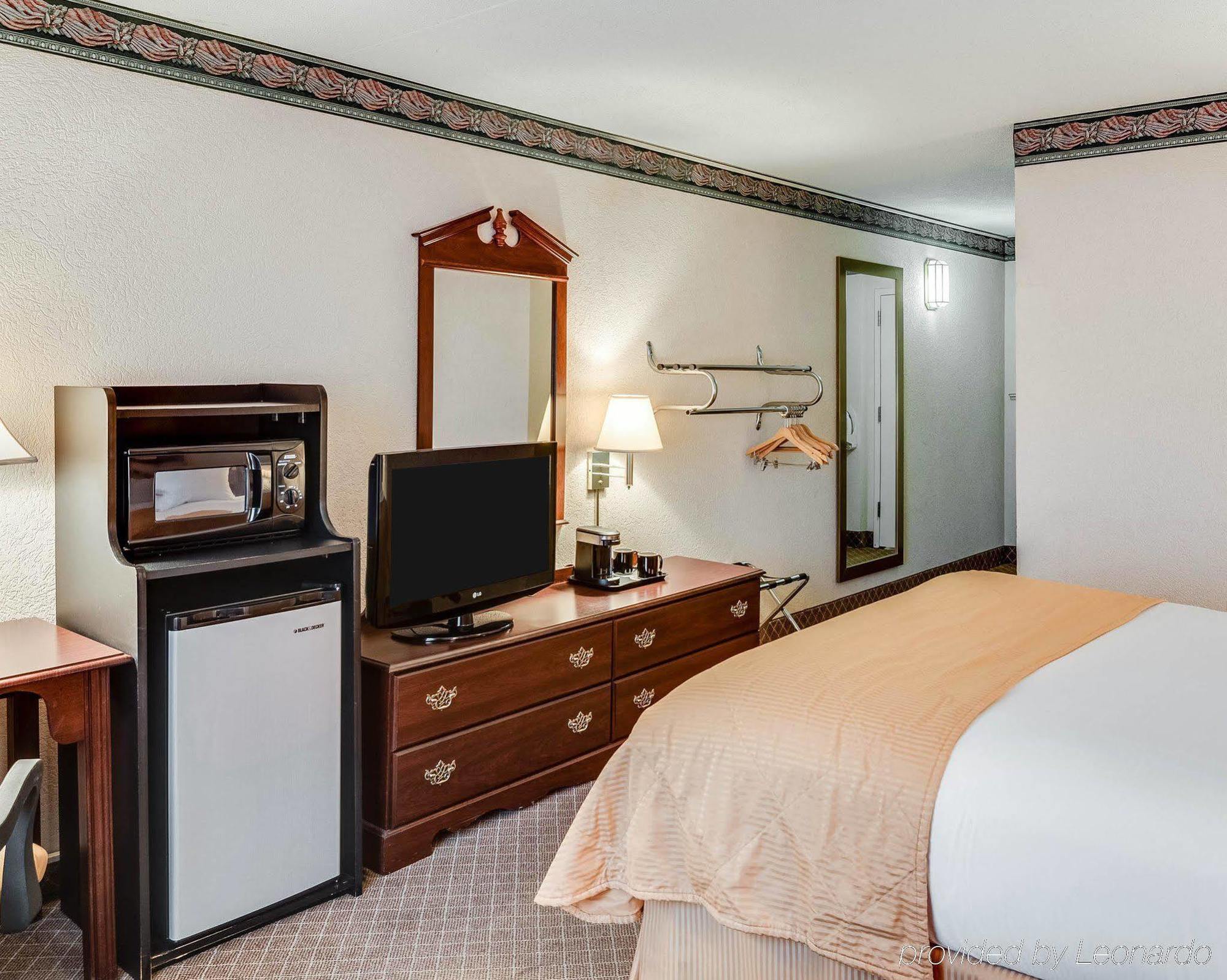 Clarion Inn Fairmont Luaran gambar